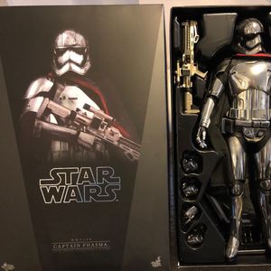 Hot Toys Captain Phasma