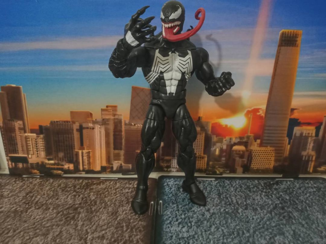Marvel Legends Venom - Image 1