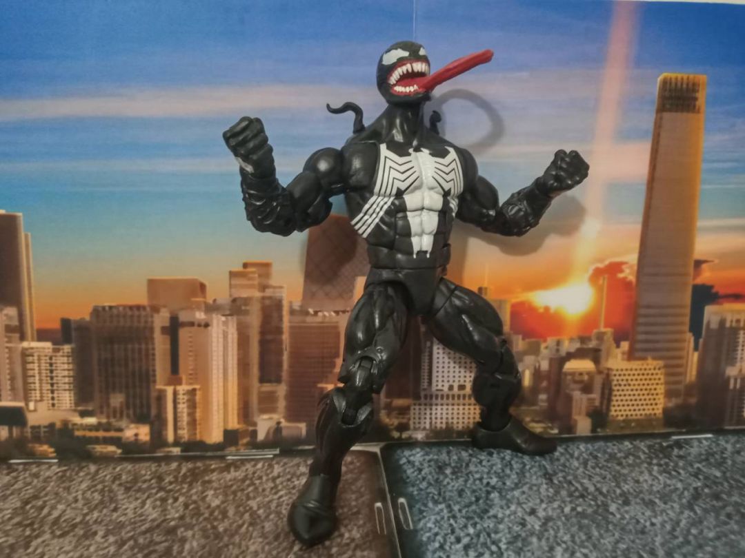 Marvel Legends Venom - Image 2
