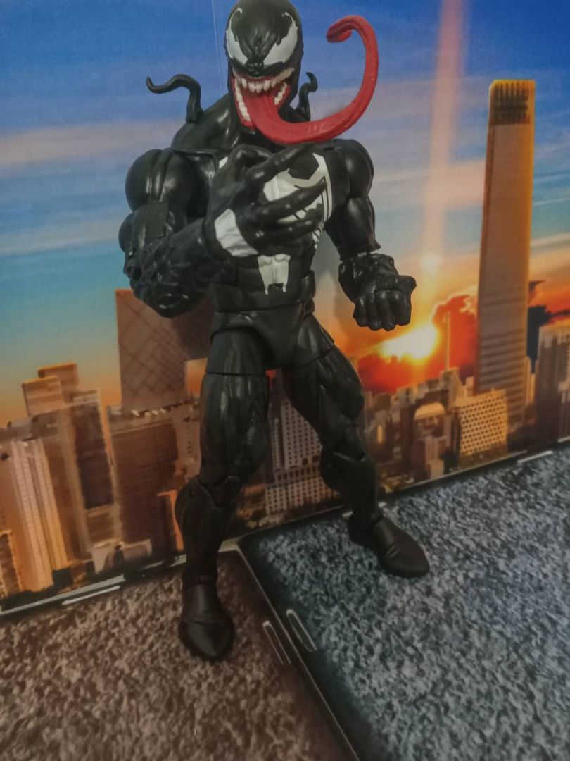 Marvel Legends Venom - Image 3