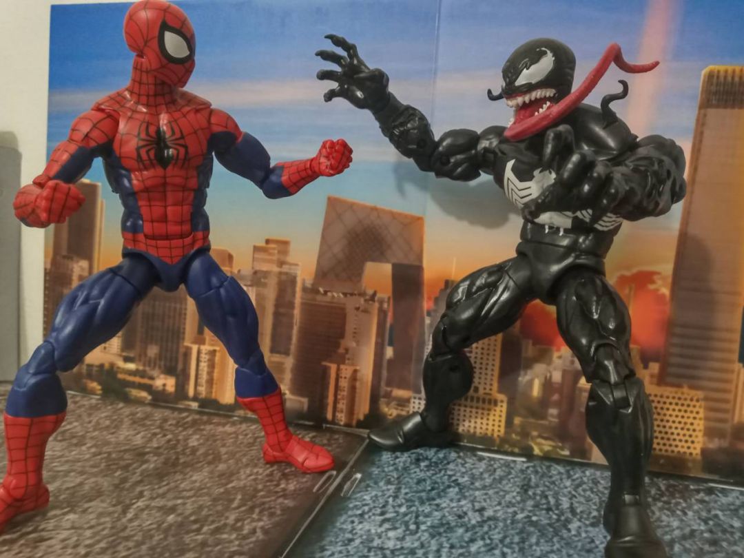 Marvel Legends Venom - Image 4