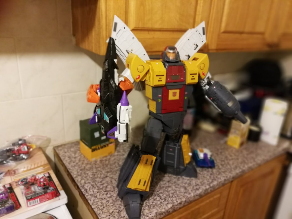 Omega Supreme has had enough of Overlord.  - Image 1