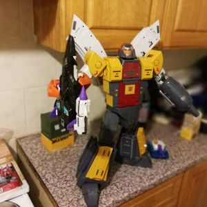 Omega Supreme has had enough of Overlord. 