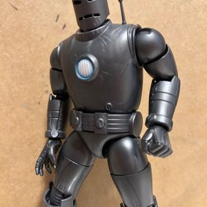 IRON MAN (MODEL 01)