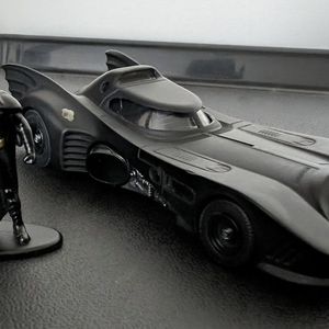Batman and Batmobile 89 (1:32 scale)