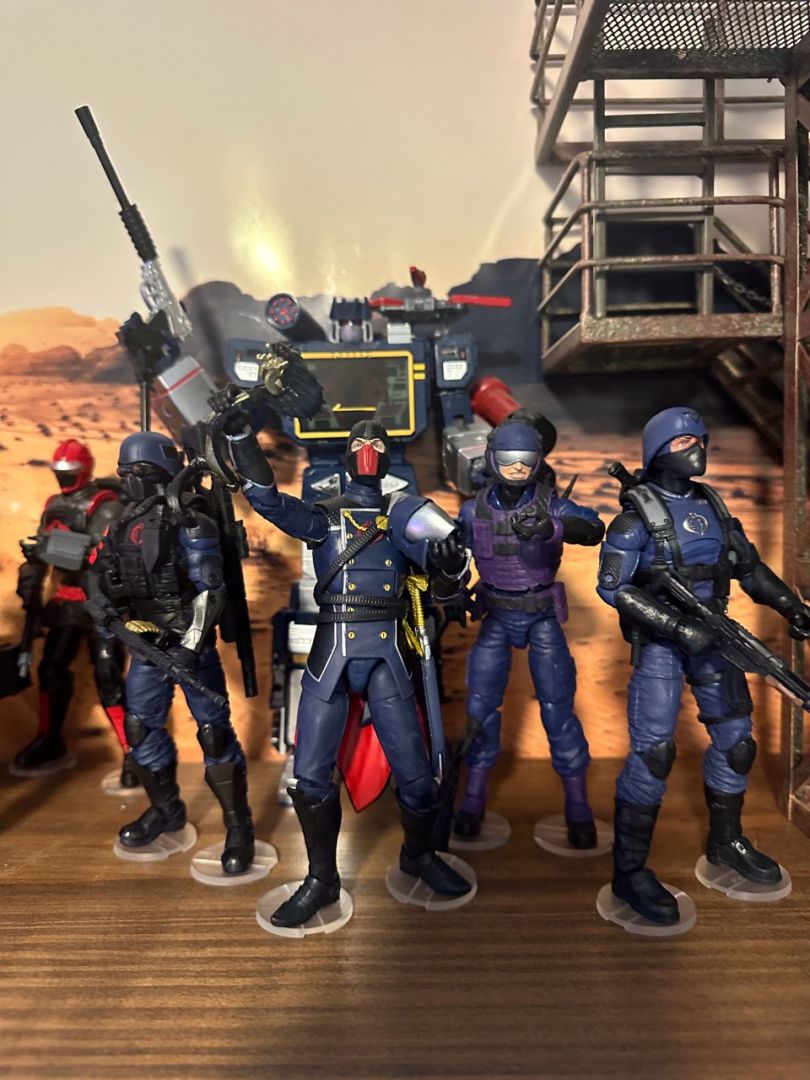 The Commander - Image 1