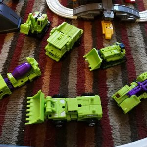 Legends Devastator.  AKA MFT Oversized KO of DX9 Hulkie. 