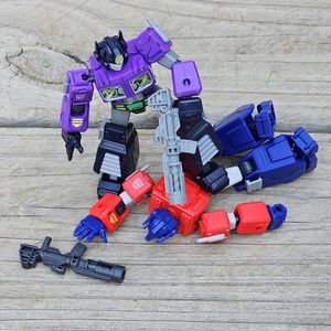 Shattered Glass Optimus Prime 