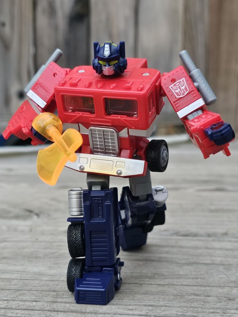 40th Anniversary Optimus Prime  - Image 3