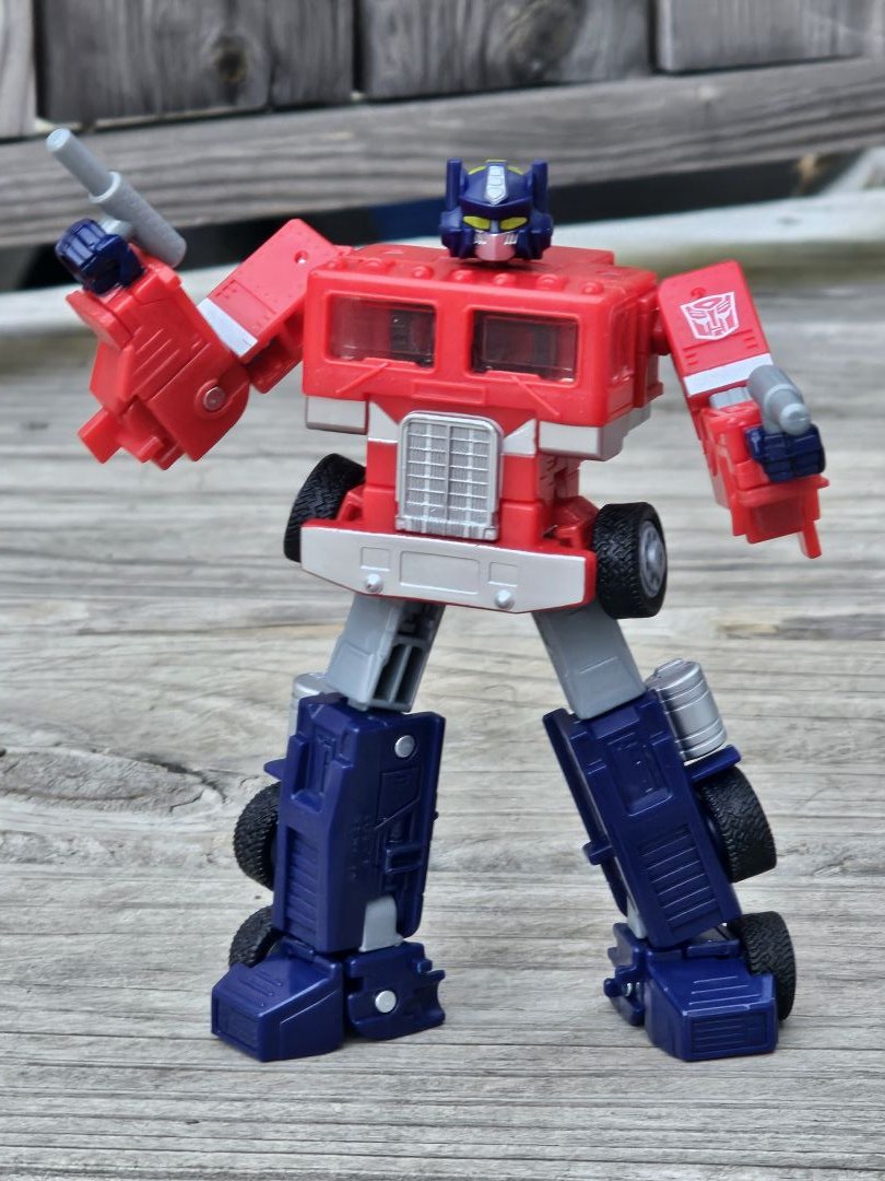 40th Anniversary Optimus Prime  - Image 10