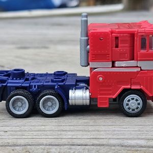 40th Anniversary Optimus Prime 