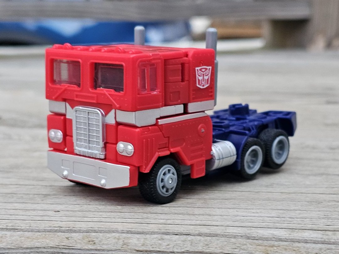 40th Anniversary Optimus Prime  - Image 2