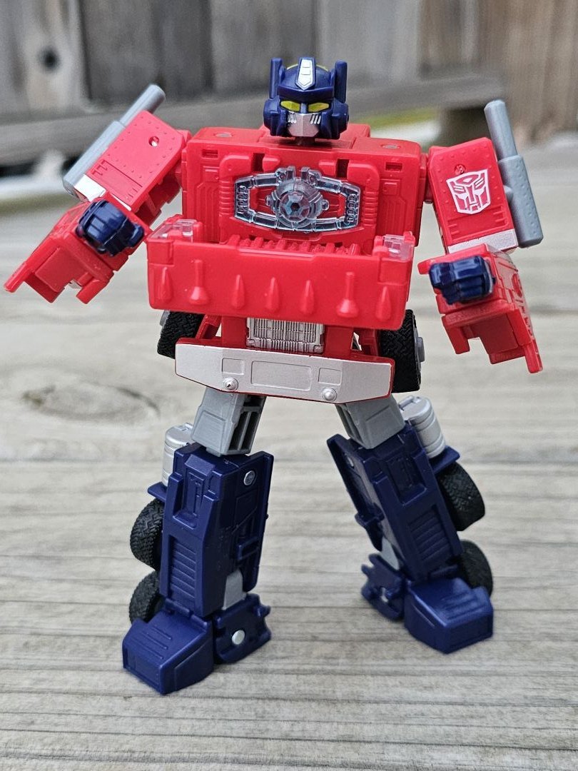 40th Anniversary Optimus Prime  - Image 7