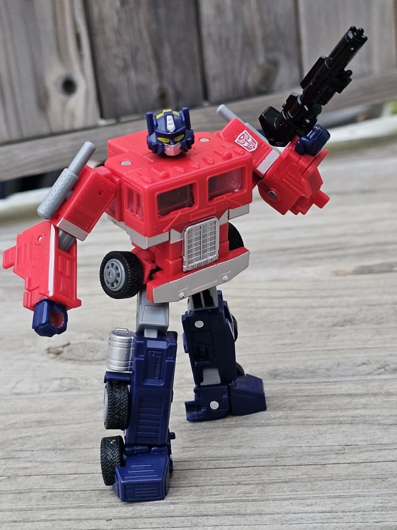 40th Anniversary Optimus Prime  - Image 1