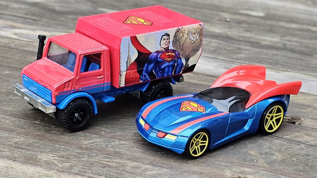 Superman (Mercedes Benz Unimog) - Image 5