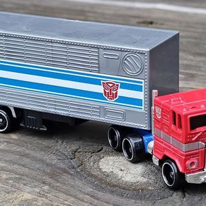 Track Fleet Optimus Prime 