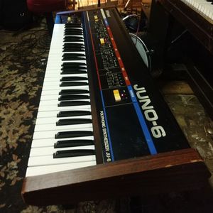 Roland Juno 6
