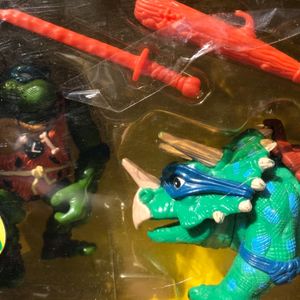 Cave-Turtle Leo and his Dingy Dino