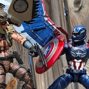 Captain America vs Raptor