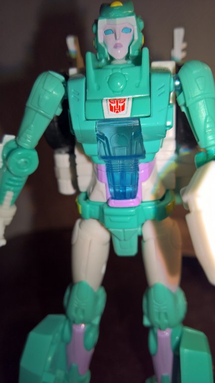 Power of the Primes - Deluxe - Autobot - Moonracer - Image 2