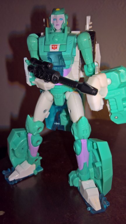 Power of the Primes - Deluxe - Autobot - Moonracer - Image 1