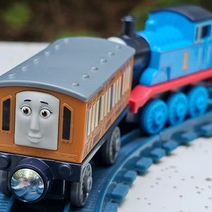 Thomas & Annie