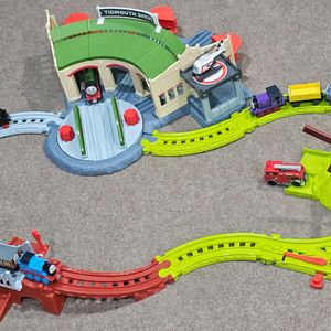 Exploring Tidmouth Sheds 