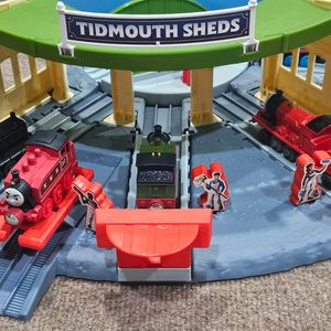 Exploring Tidmouth Sheds 
