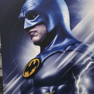 Hot Toys MMS834 The Flash Batman (Blue & Grey Suit) 1/6th Scale Collectible Figure 