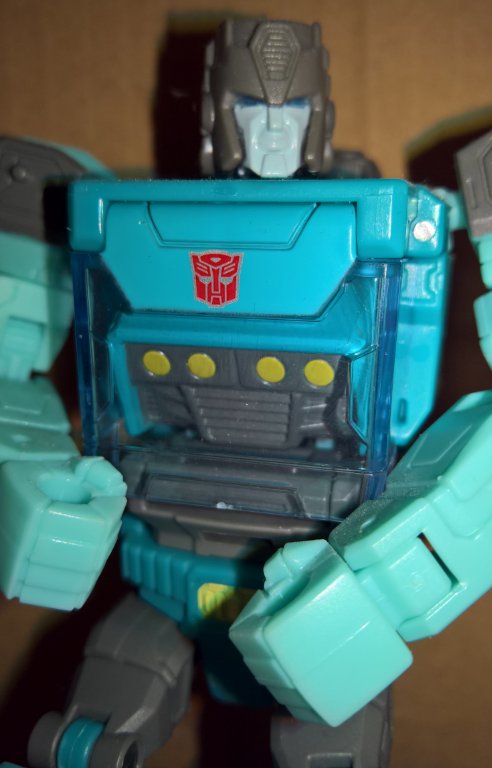 Titans Return - Deluxe - Autobot - Sergeant Kup - Image 1