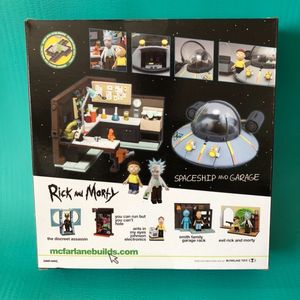 Spaceship and Garage Rick and Morty Construction Set