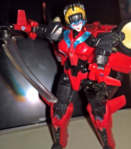 Titans Return - Deluxe - Autobot - Windblade - Image 2