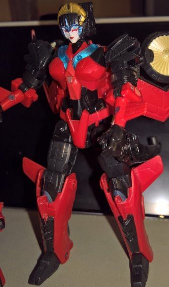 Titans Return - Deluxe - Autobot - Windblade - Image 8