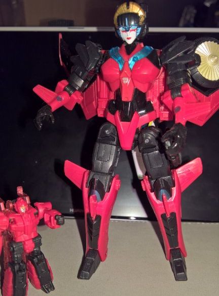 Titans Return - Deluxe - Autobot - Windblade - Image 11