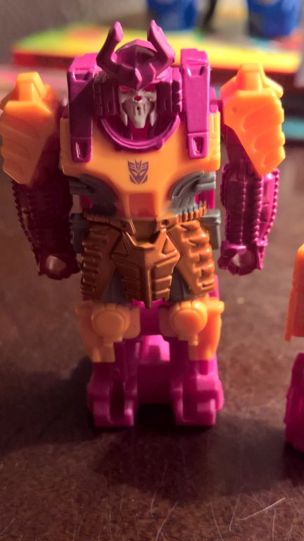 Power of the Primes - Prime Master - Decepticon - Quintis Prime w/ Bludgeon decoy armor - Image 3